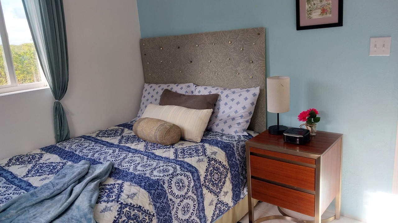 Photo of Bedroom in Tar Bay