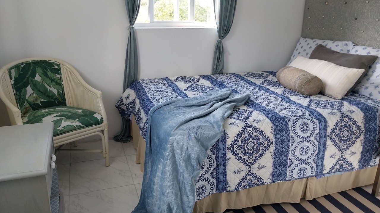 Photo of Bedroom in Tar Bay