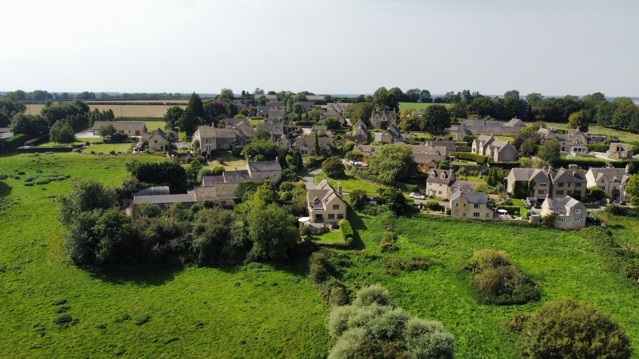 Photo of Others in Clapton on the Hill