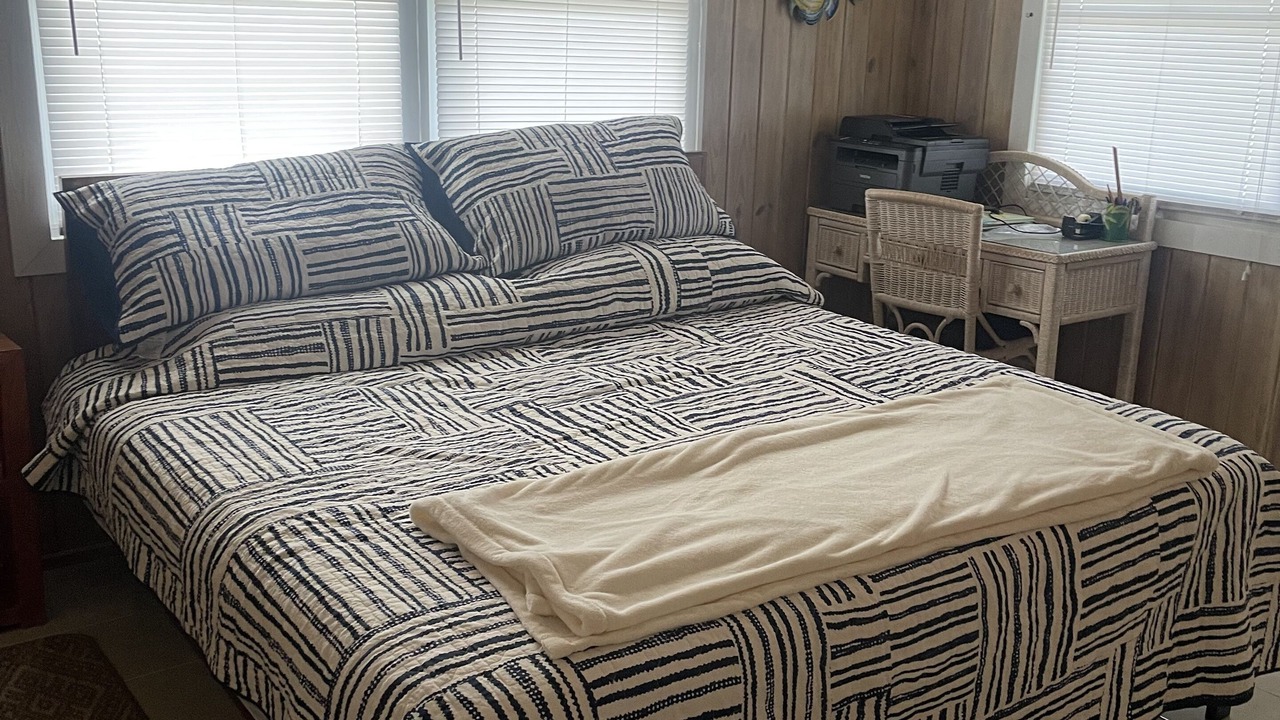 Photo of Bedroom in Man O War Cay