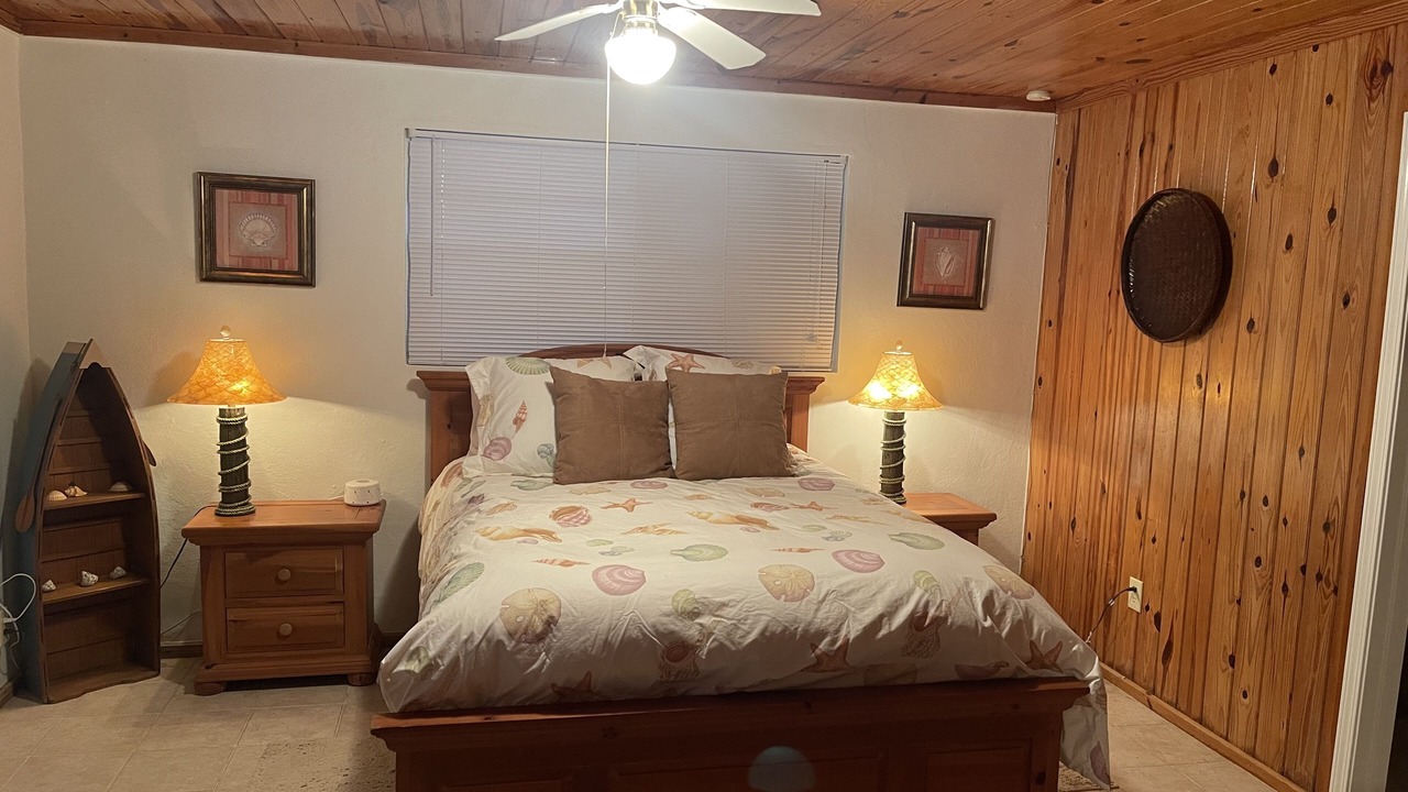 Photo of Bedroom in Man O War Cay