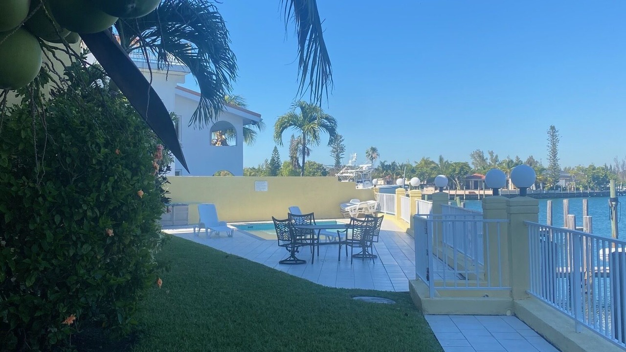 Photo of Patio Balcony in Bell Channel Bay