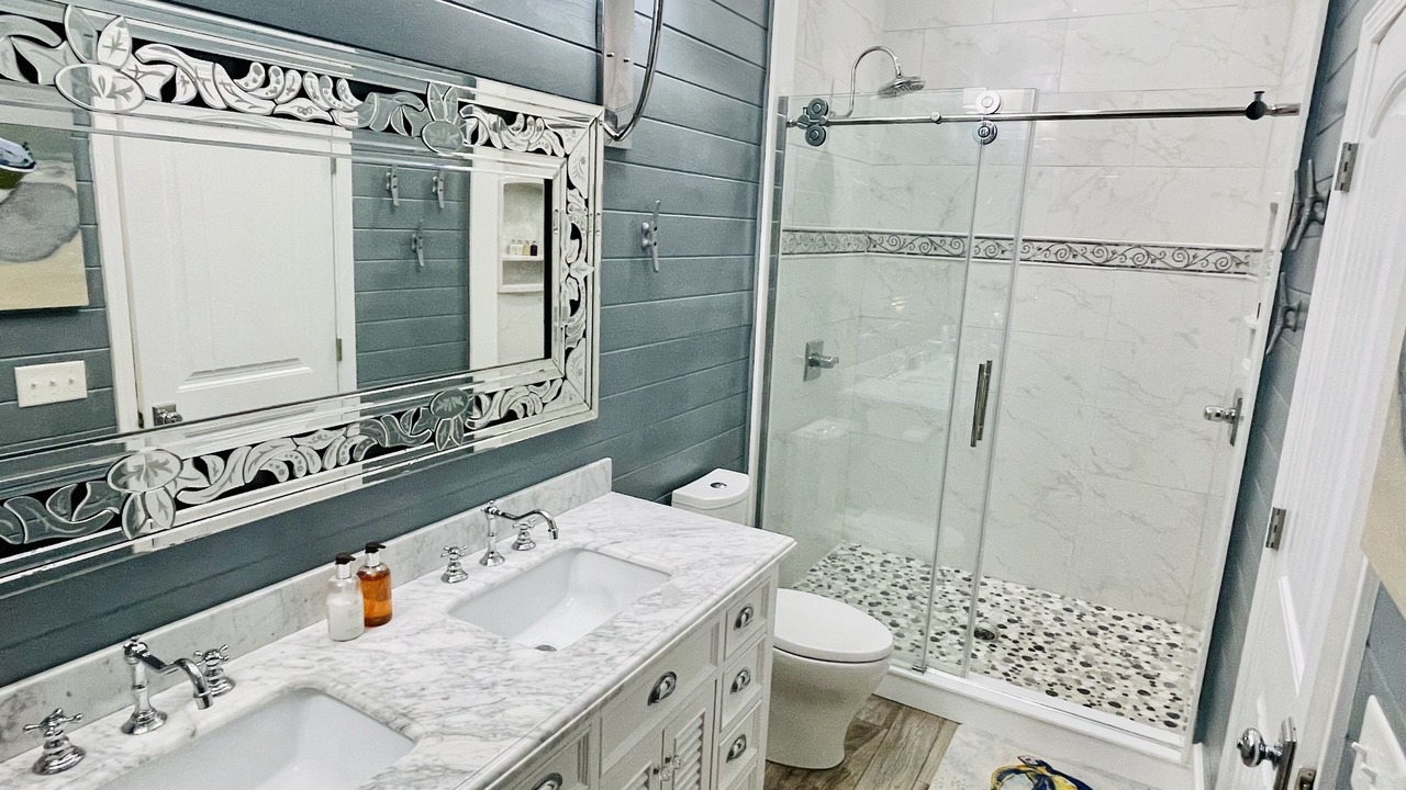 Photo of Bathroom in Bahama Palm Shores