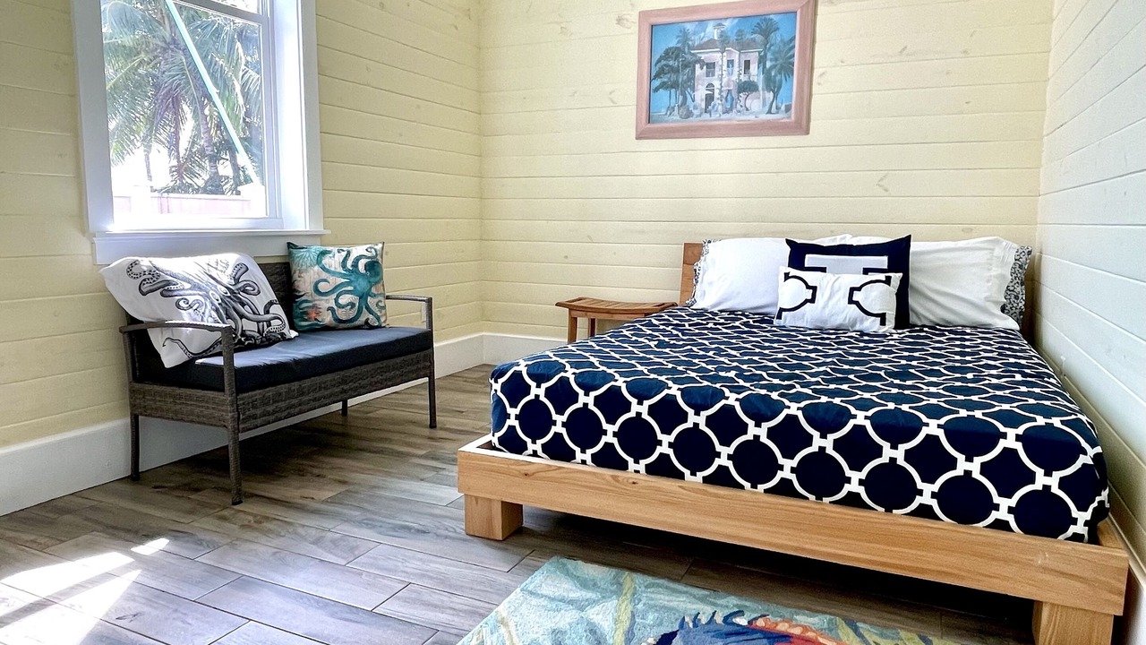 Photo of Bedroom in Bahama Palm Shores