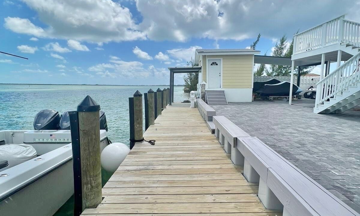Photo of Patio Balcony in Bailey Town