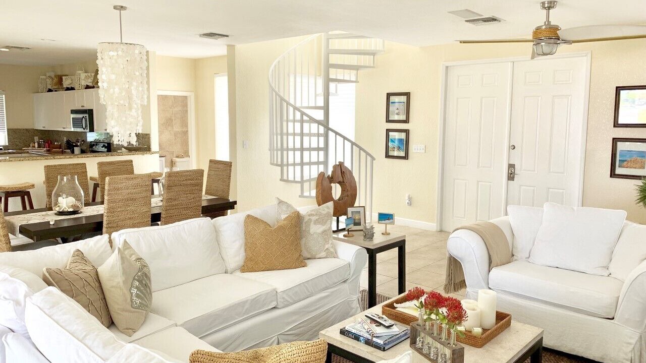 Photo of Livingroom in Bailey Town