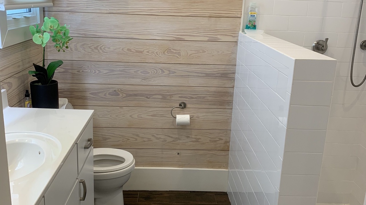 Photo of Bathroom in Lubbers Quarters Cay
