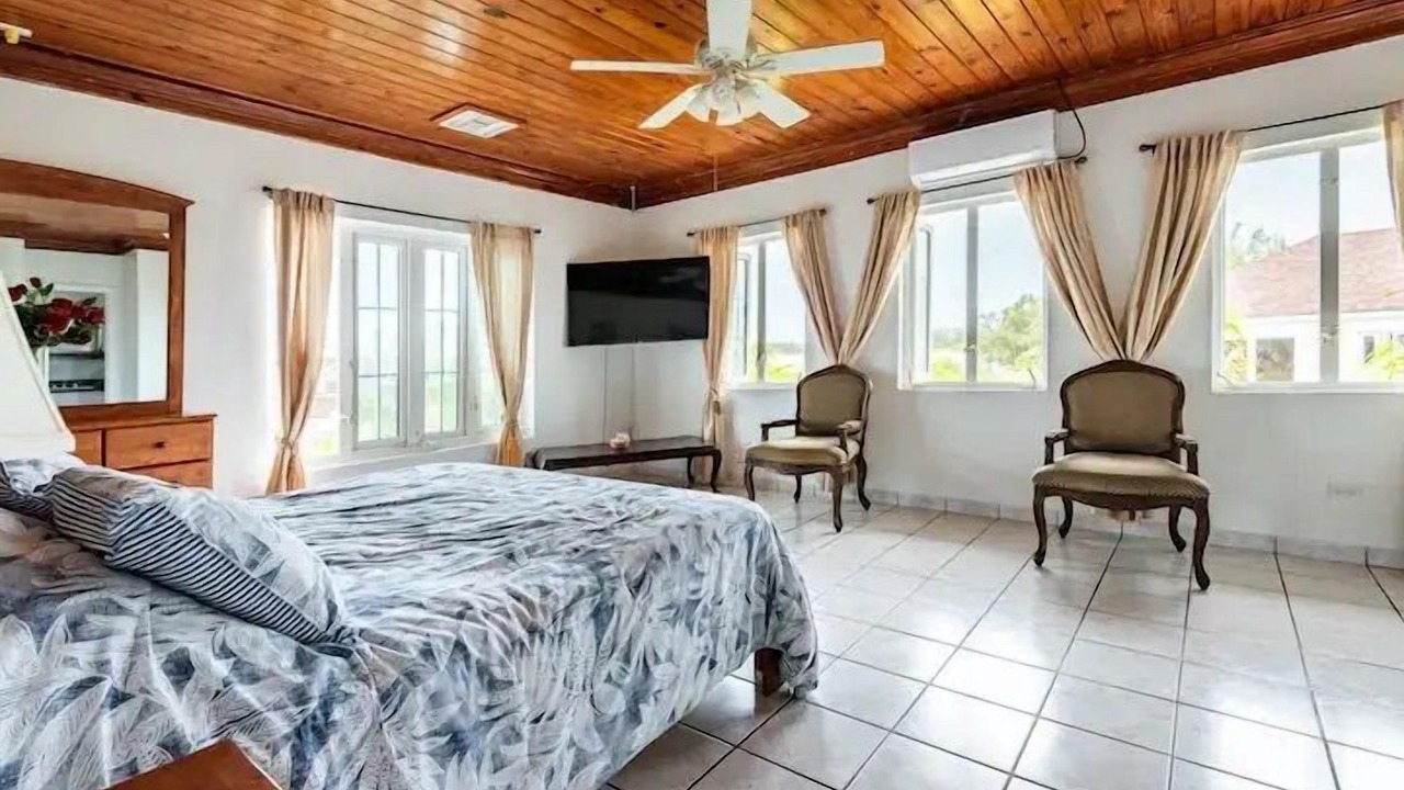 Photo of Bedroom in Nassau
