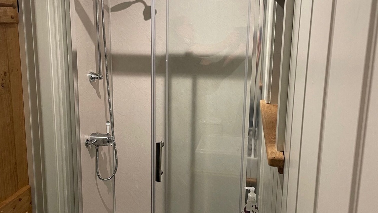Photo of Bathroom in Ewhurst Green