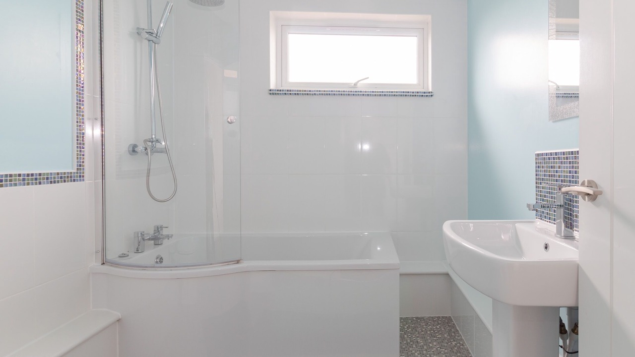 Photo of Bathroom in Widemouth Bay