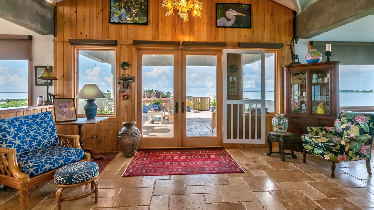 Photo of Livingroom in Lubbers Quarters Cay