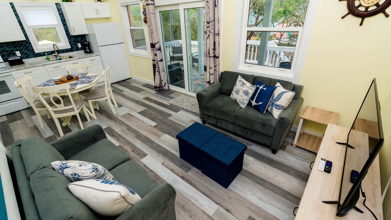 Photo of Livingroom in Spanish Wells