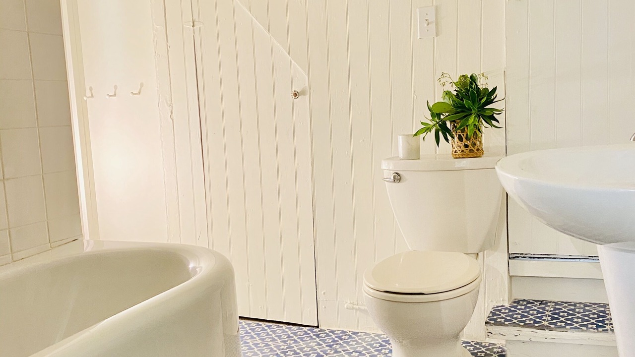 Photo of Bathroom in Dunmore Town