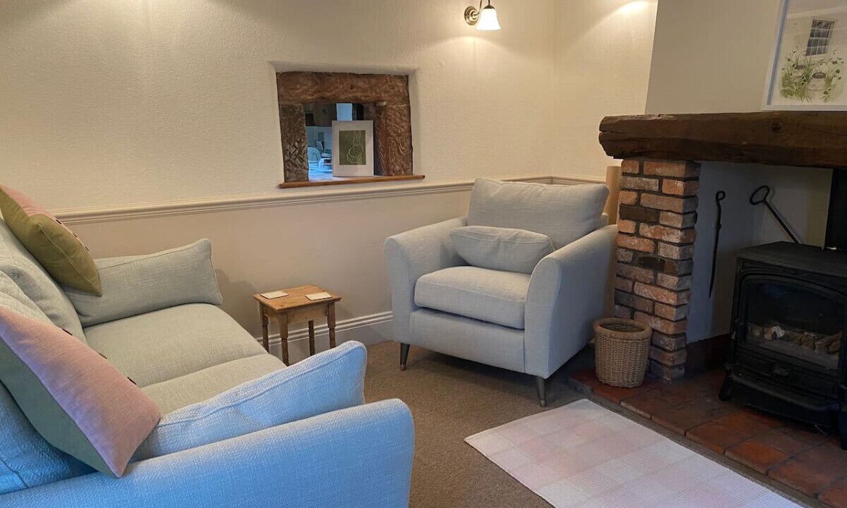 Photo of Livingroom in Alton
