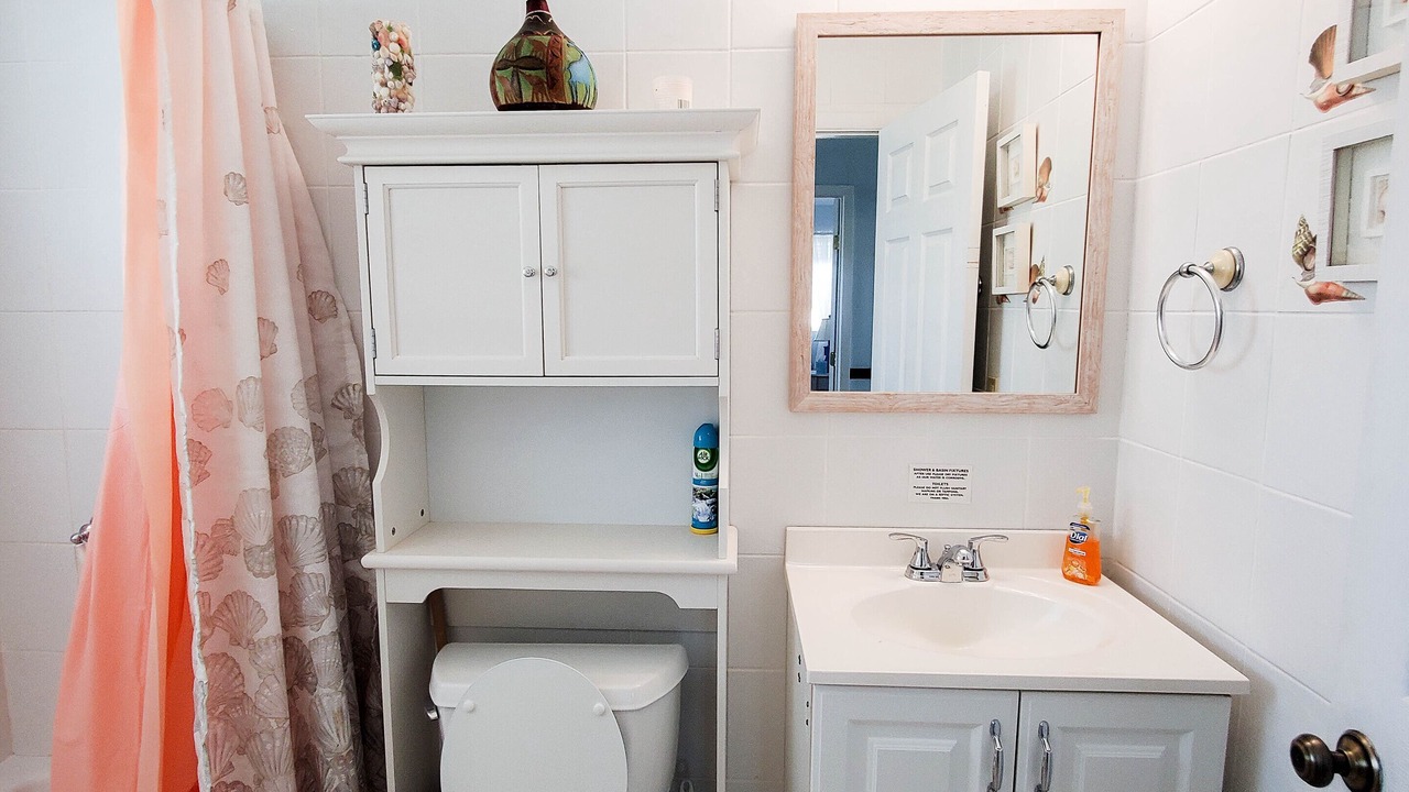Photo of Bathroom in Spanish Wells