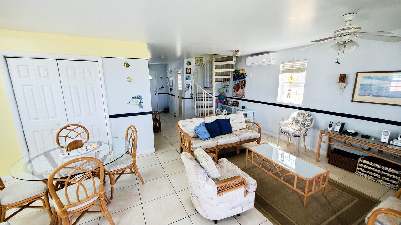 Photo of Livingroom in Spanish Wells