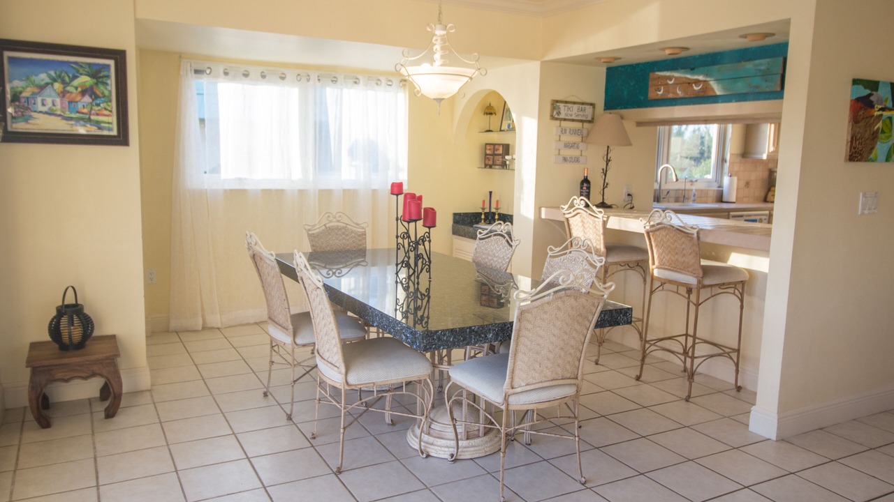 Photo of Livingroom in Lucaya