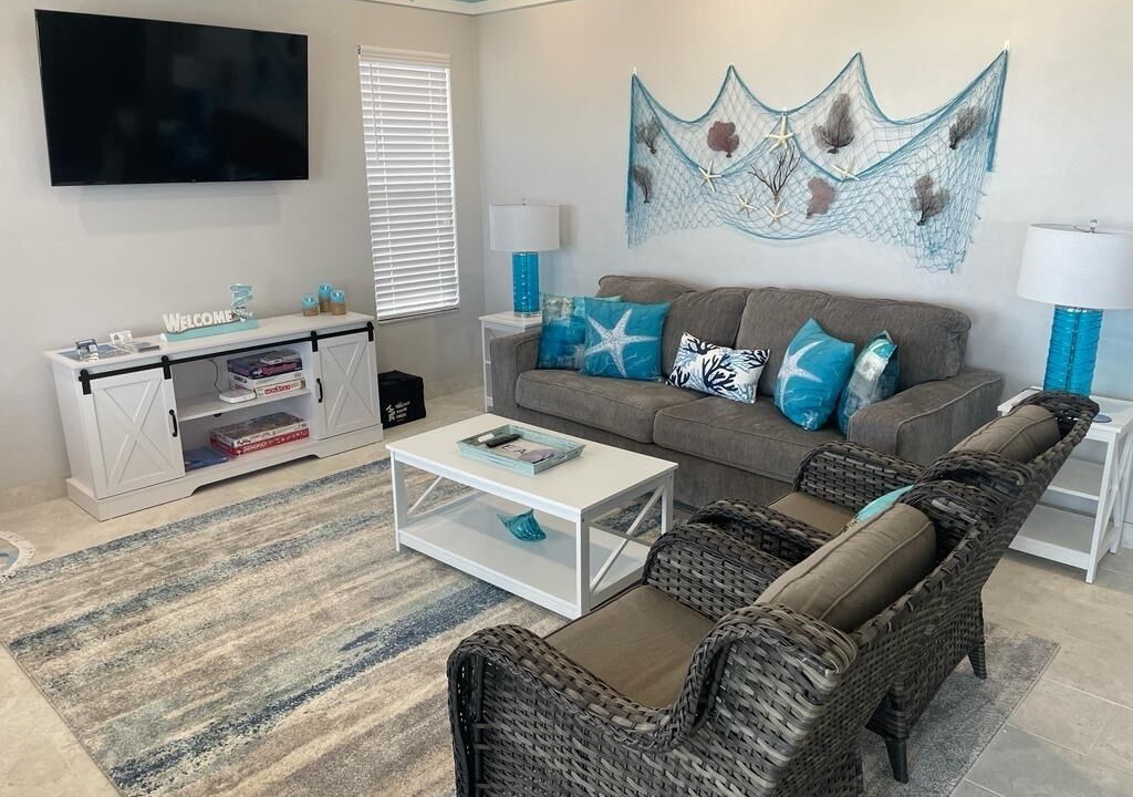 Photo of Livingroom in Spanish Wells
