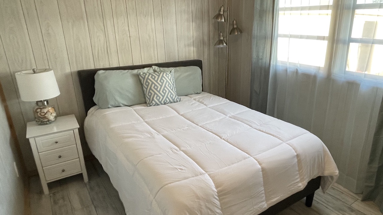 Photo of Bedroom in Bahama Palm Shores