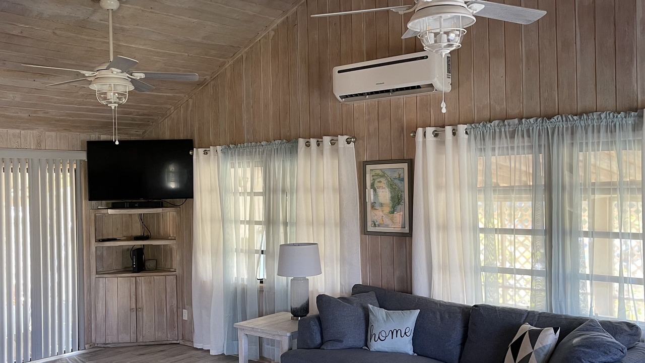 Photo of Livingroom in Bahama Palm Shores