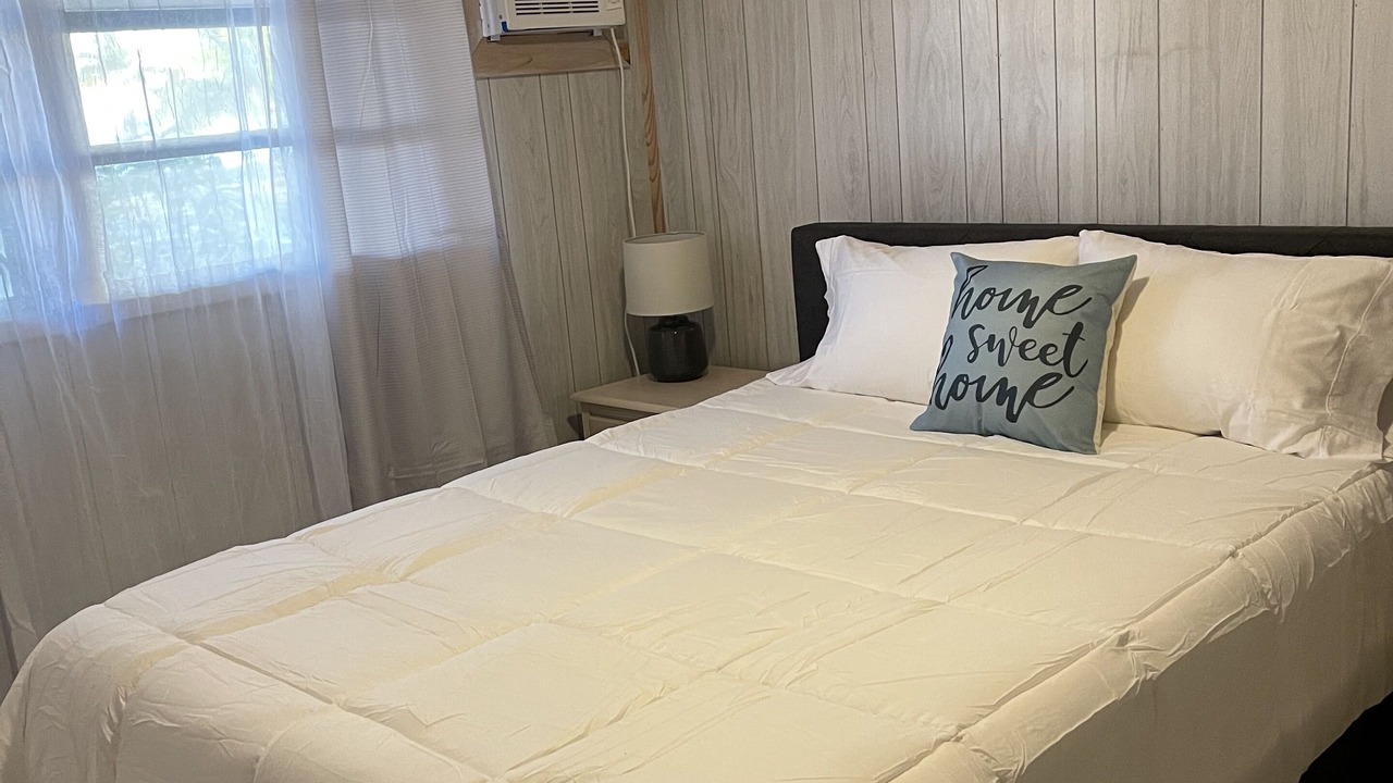 Photo of Bedroom in Bahama Palm Shores