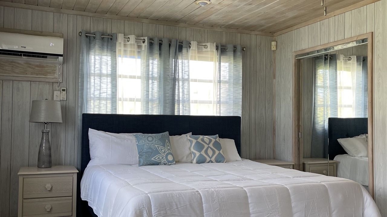 Photo of Bedroom in Bahama Palm Shores