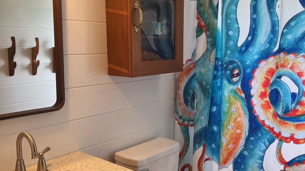 Photo of Bathroom in Man O War Cay