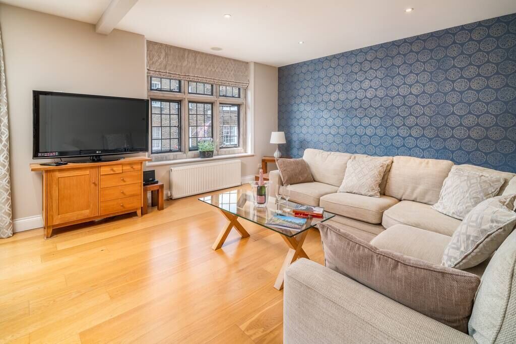 Photo of Livingroom in Eton