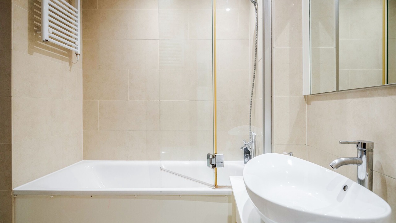 Photo of Bathroom in Farringdon
