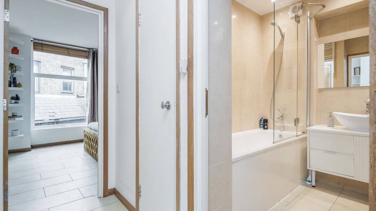 Photo of Bathroom in Farringdon