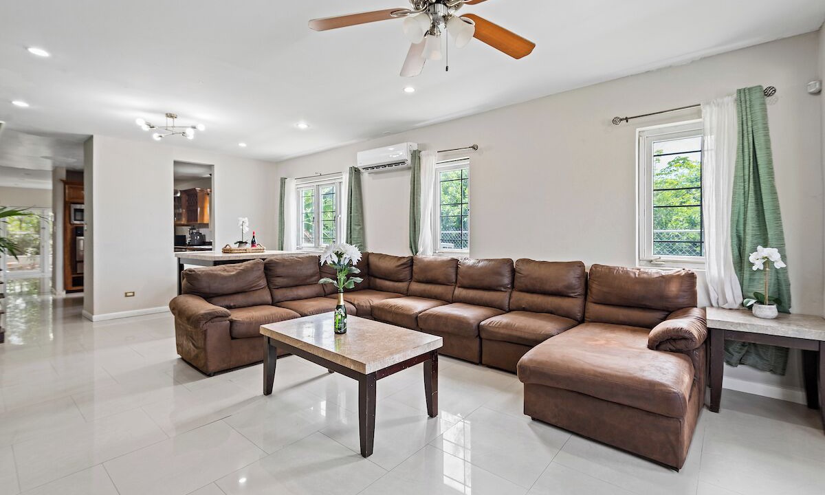 Photo of Livingroom in Nassau