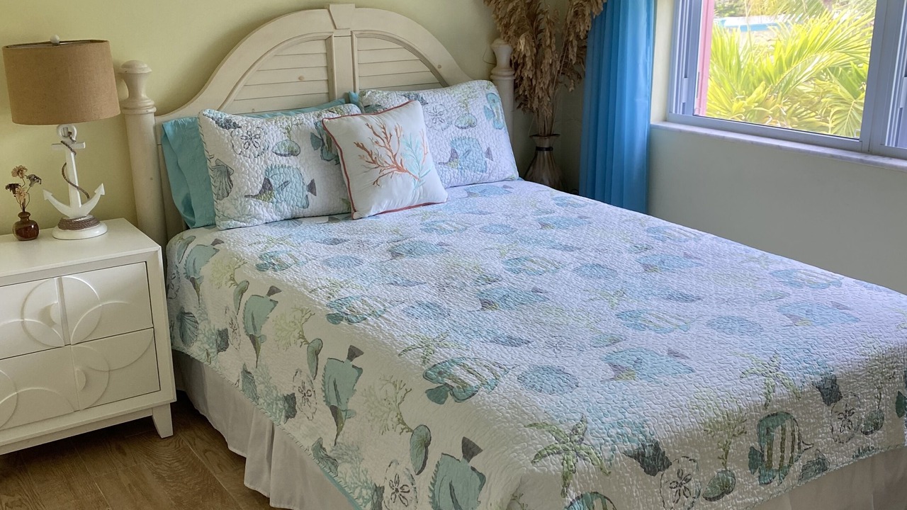 Photo of Bedroom in Spanish Wells