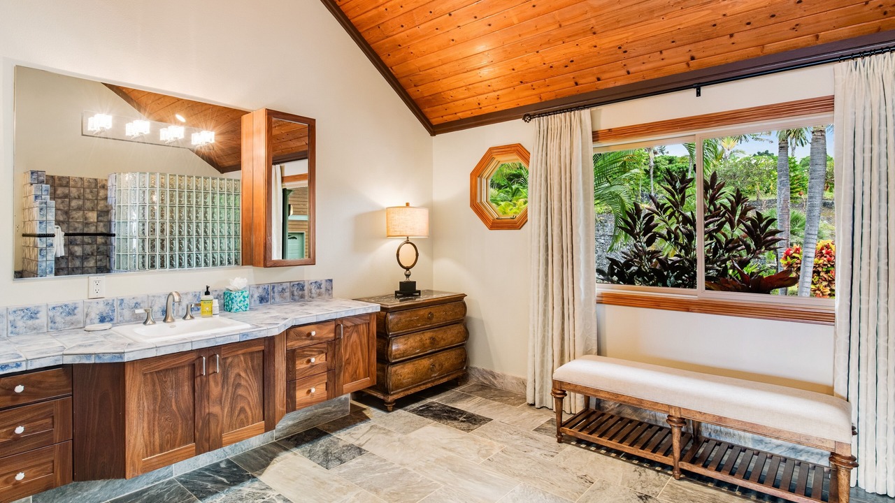 Photo of Bathroom in Honaunau-Napoopoo