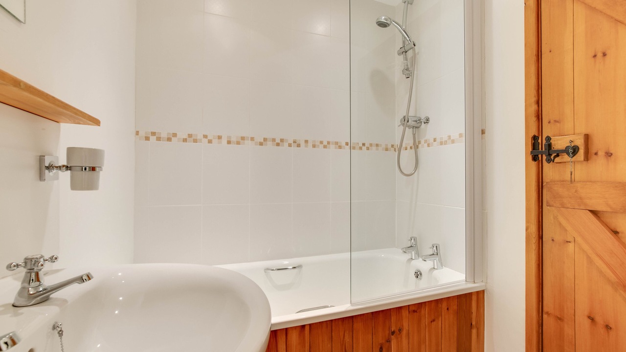 Photo of Bathroom in Ewhurst Green