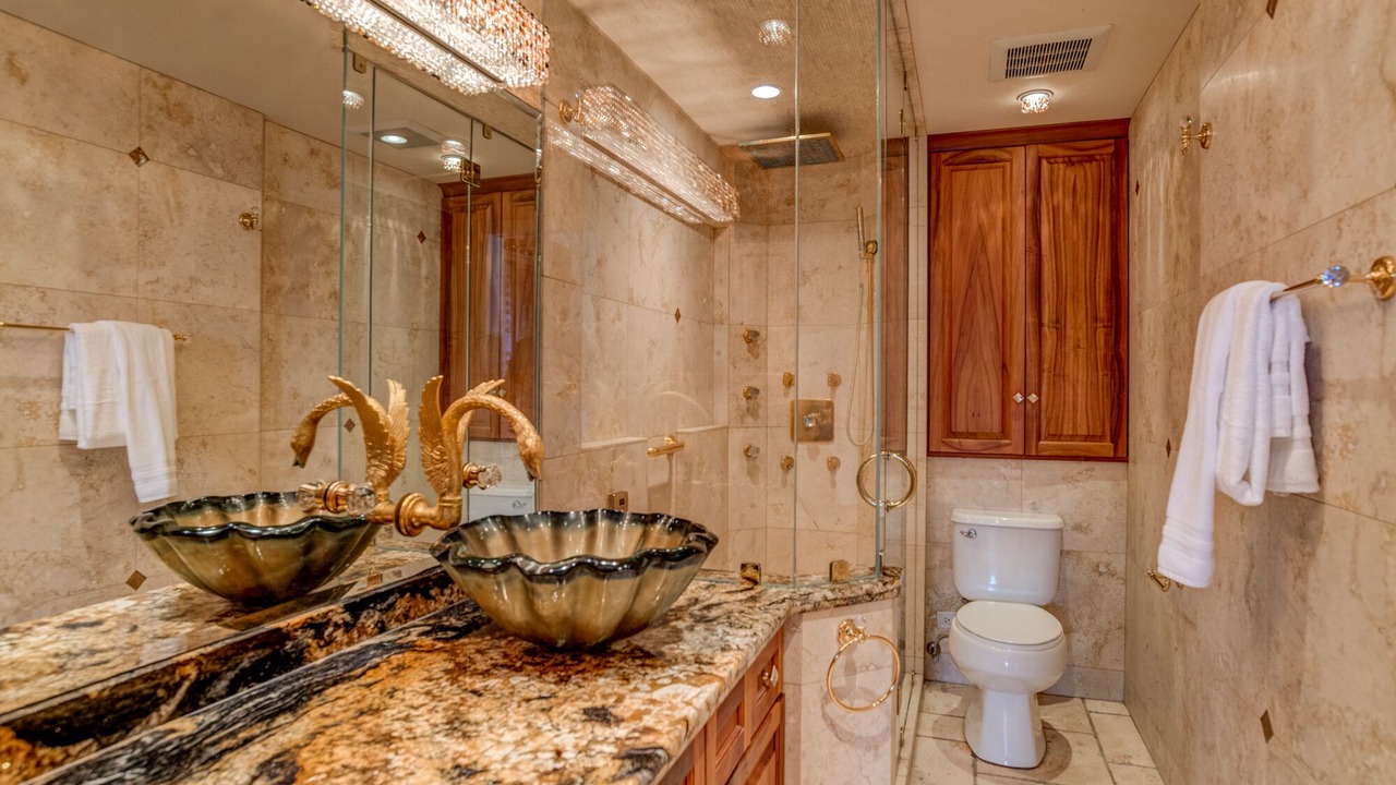 Photo of Bathroom in Kahana