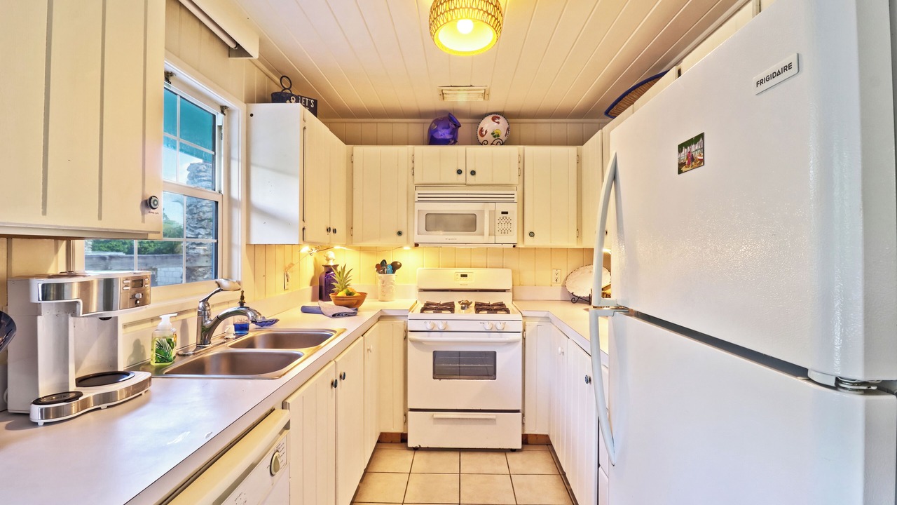 Photo of Kitchen in Lubbers Quarters Cay