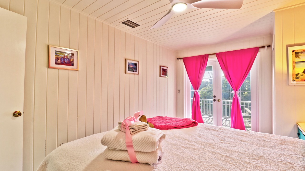 Photo of Bedroom in Lubbers Quarters Cay
