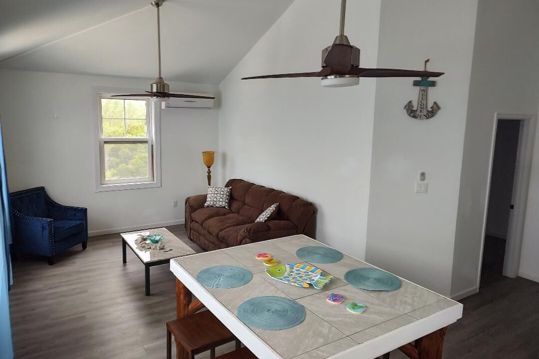 Photo of Livingroom in Spanish Wells