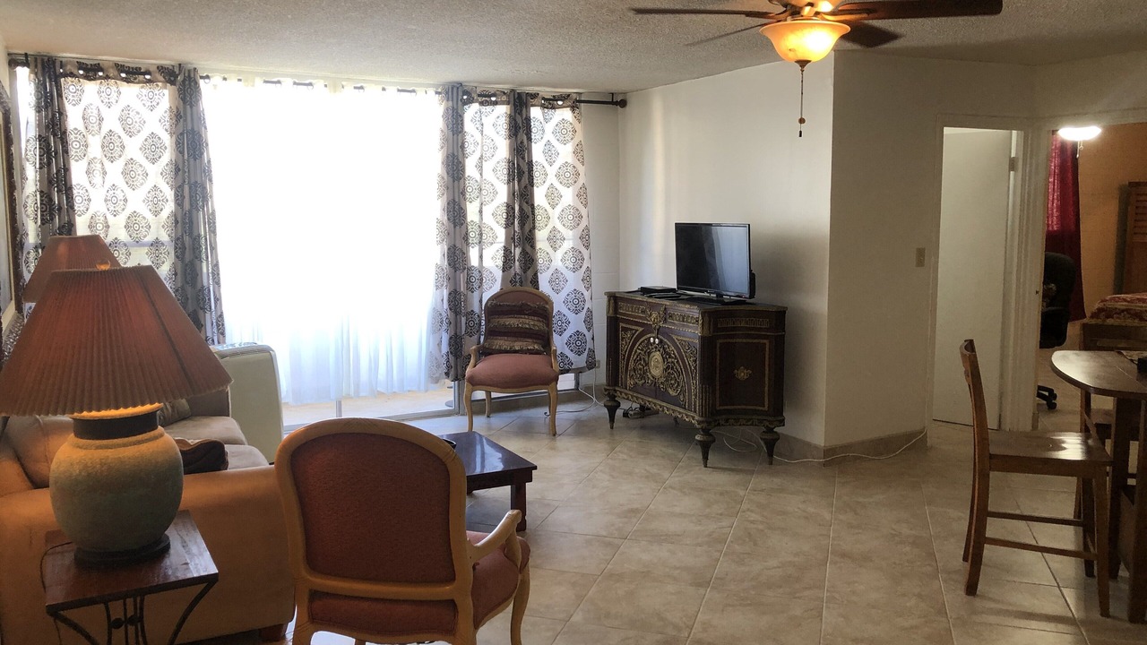 Photo of Livingroom in Waikiki