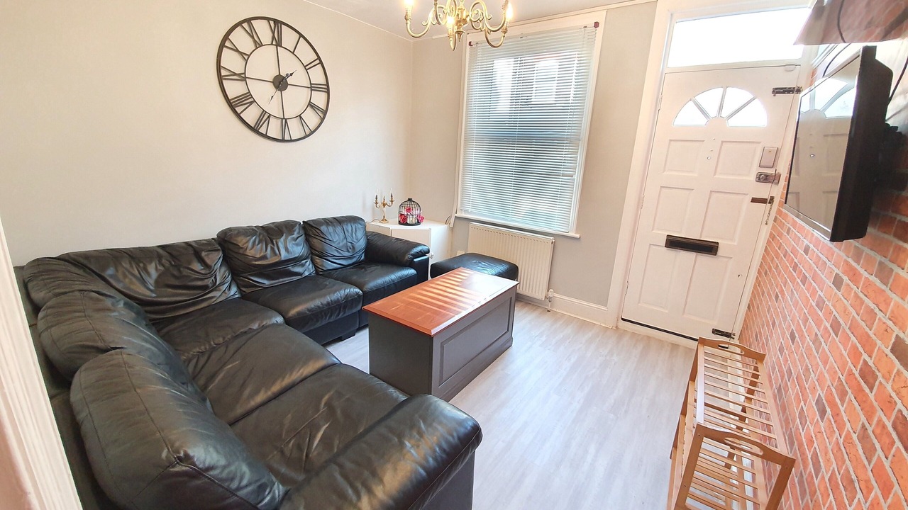 Photo of Livingroom in Luton