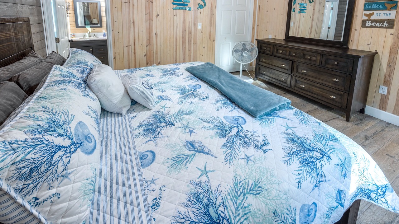 Photo of Bedroom in Spanish Wells