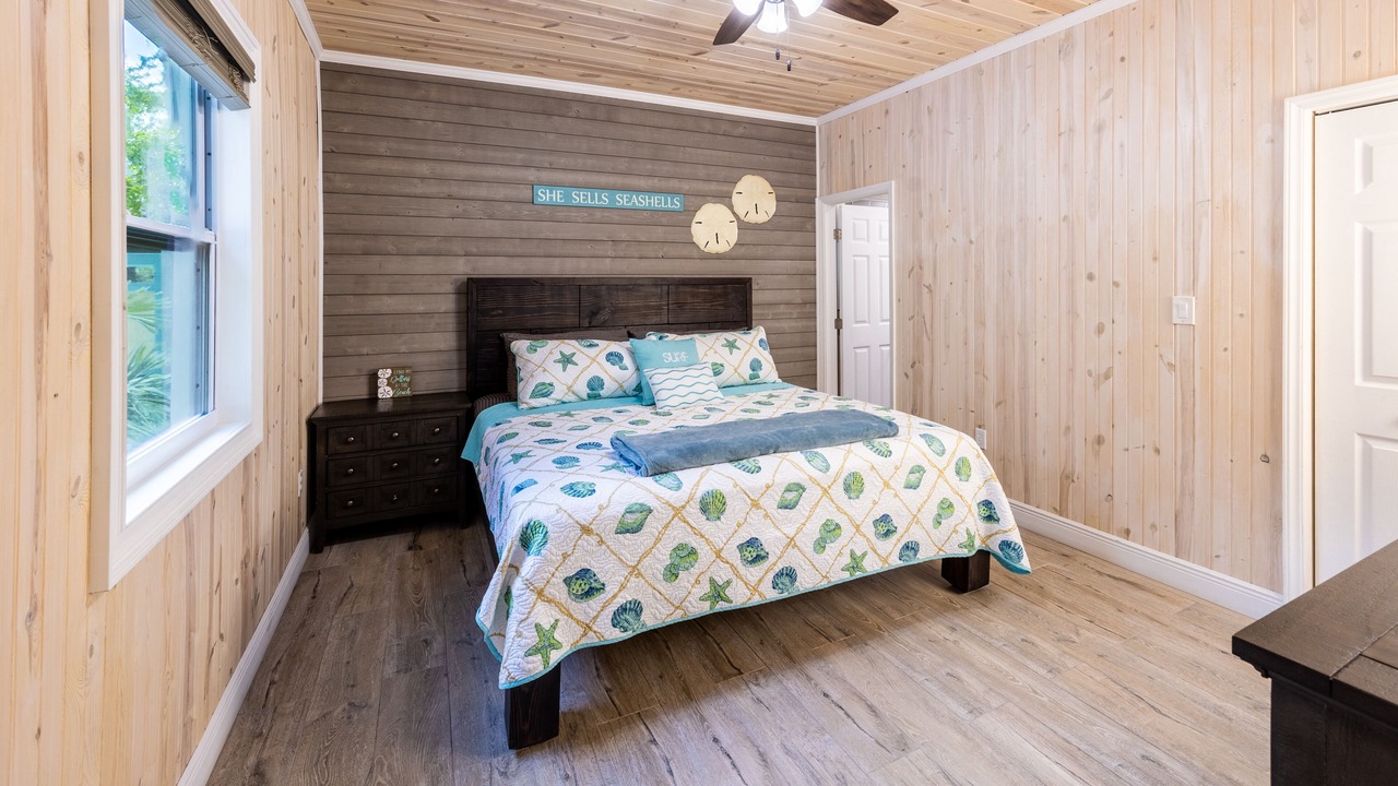Photo of Bedroom in Spanish Wells