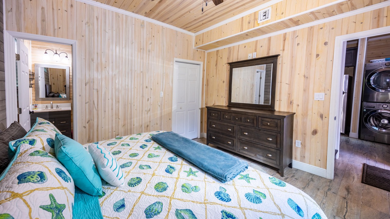 Photo of Bedroom in Spanish Wells