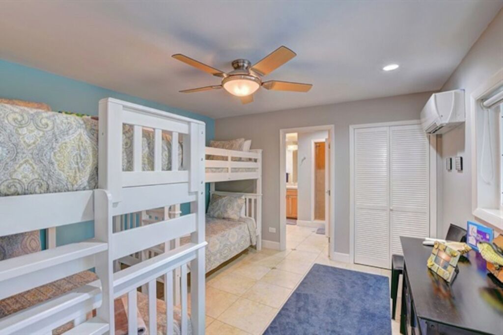 Photo of Bedroom in Staniel Cay