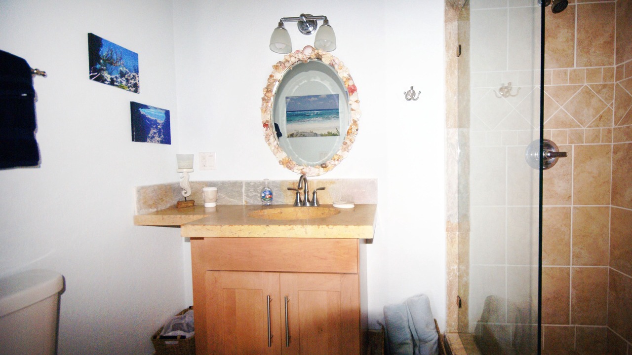 Photo of Bathroom in Staniel Cay