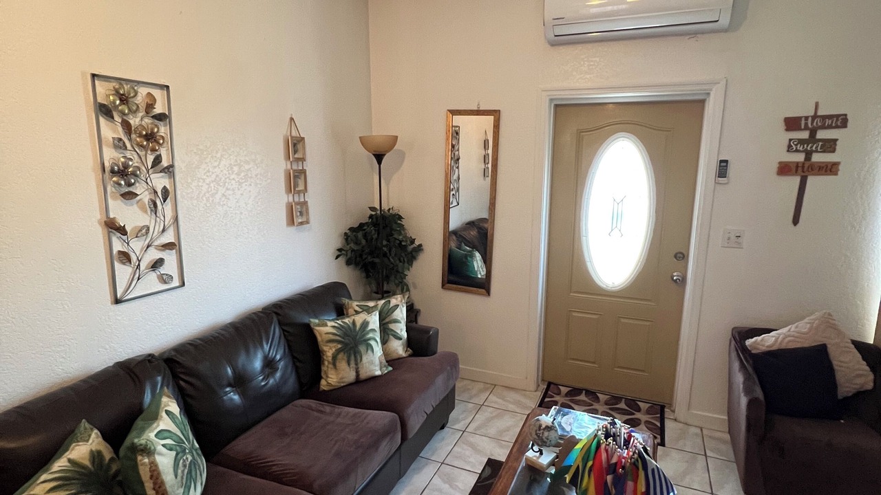 Photo of Livingroom in Farmer's Hill