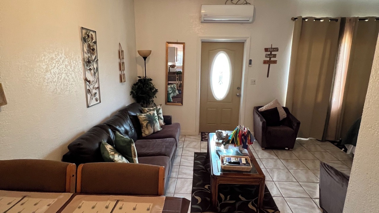 Photo of Livingroom in Farmer's Hill