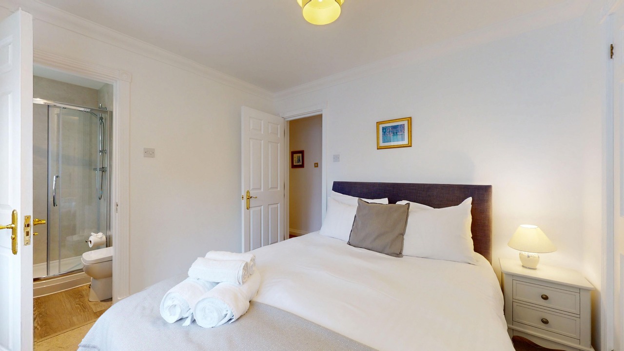 Photo of Bedroom in Oxford City Centre