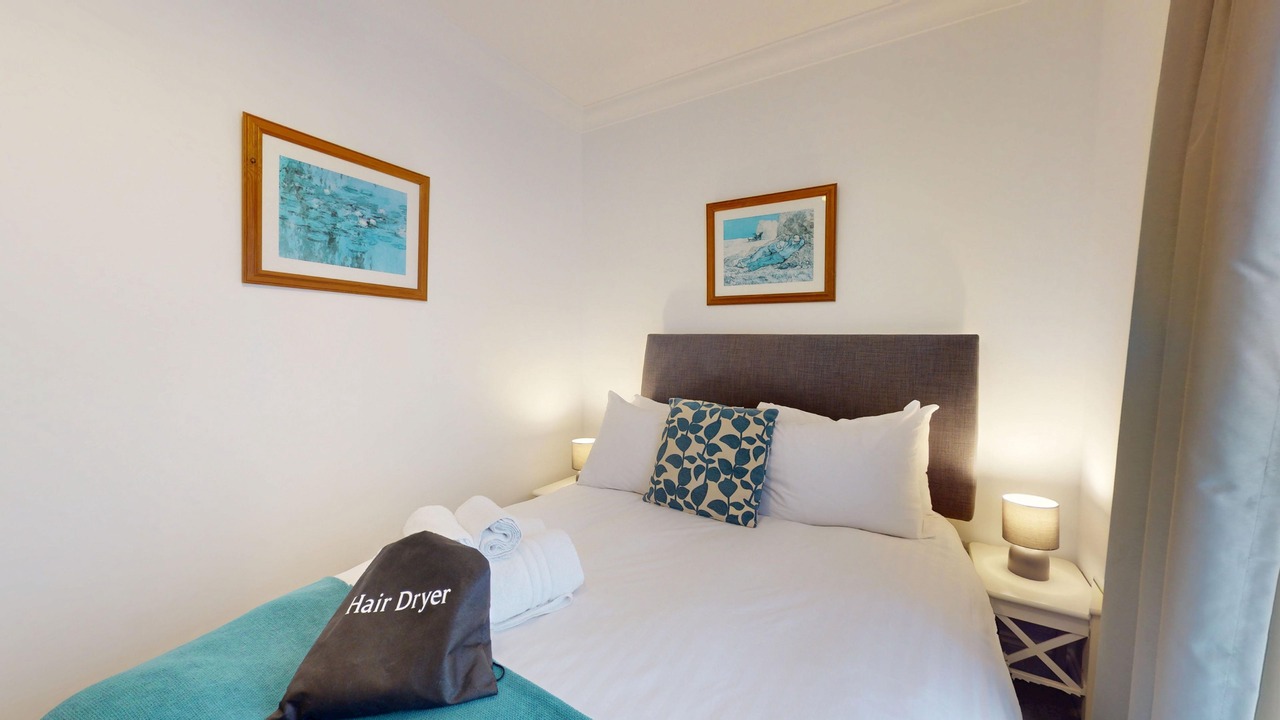Photo of Bedroom in Oxford City Centre