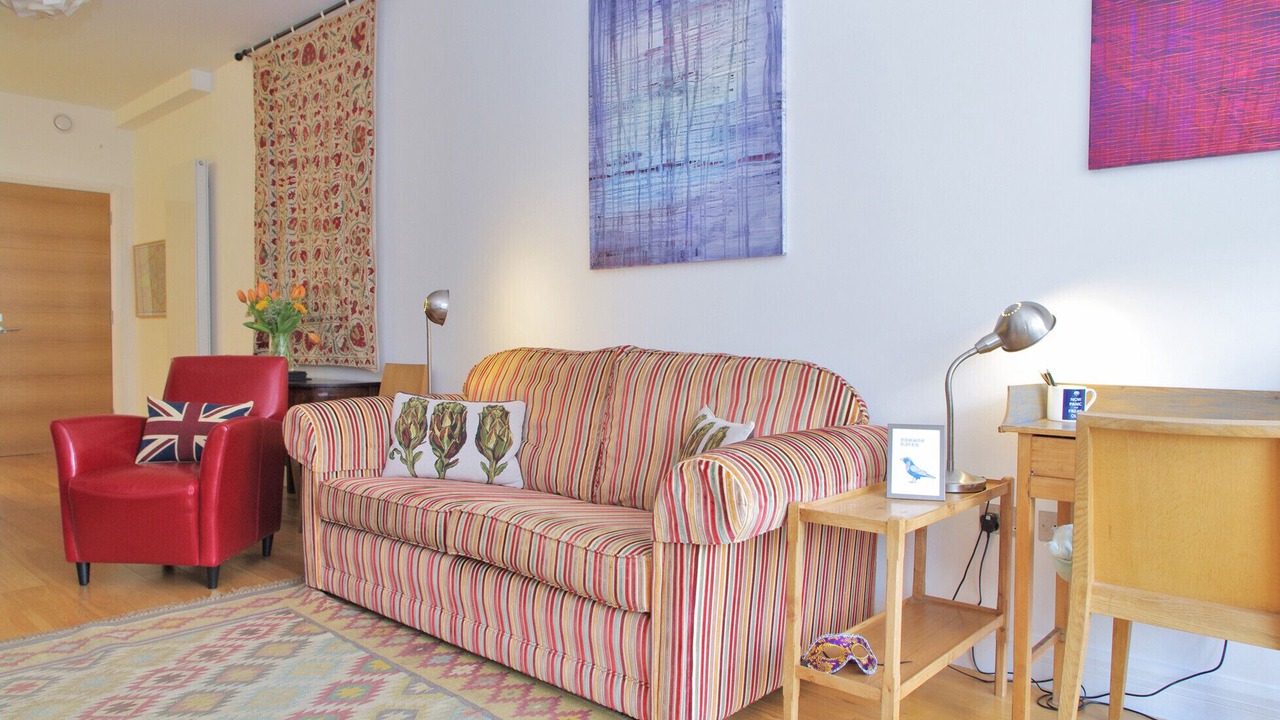 Photo of Livingroom in Farringdon